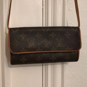 Louis Vuitton Pochette Twin